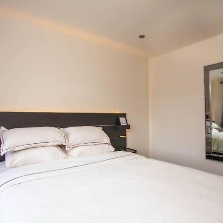 Three Bedroom House, Driveway, Bracknell Centre Exterior photo